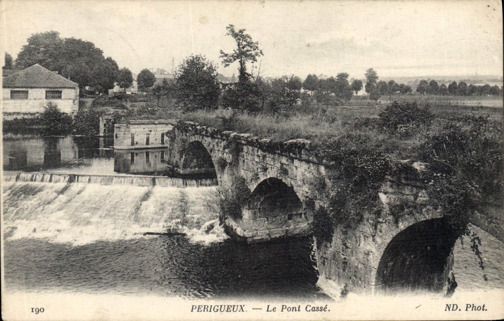 Périgueux — Le Pont Cassé — ND. Phot.