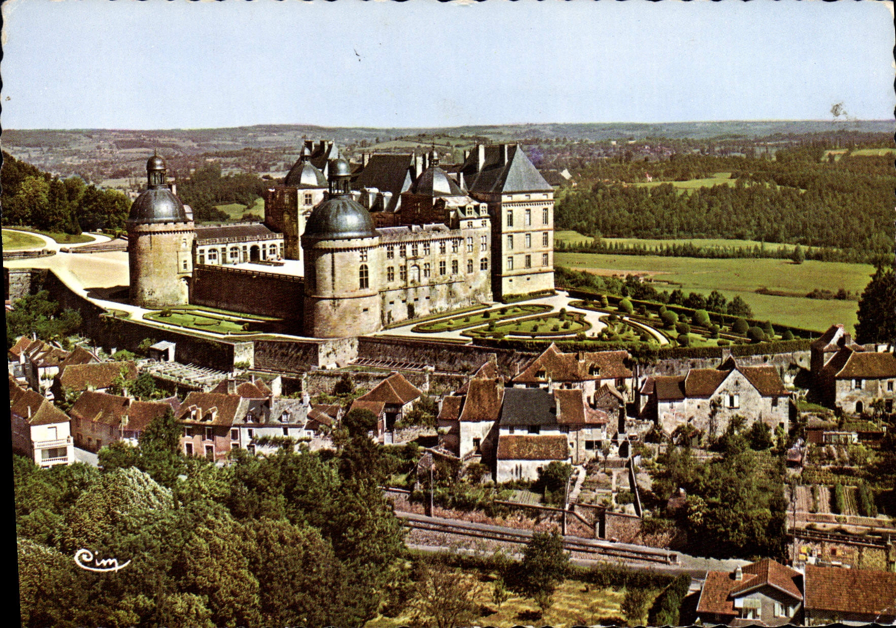 Château de Hautefort — vue aérienne — CIM