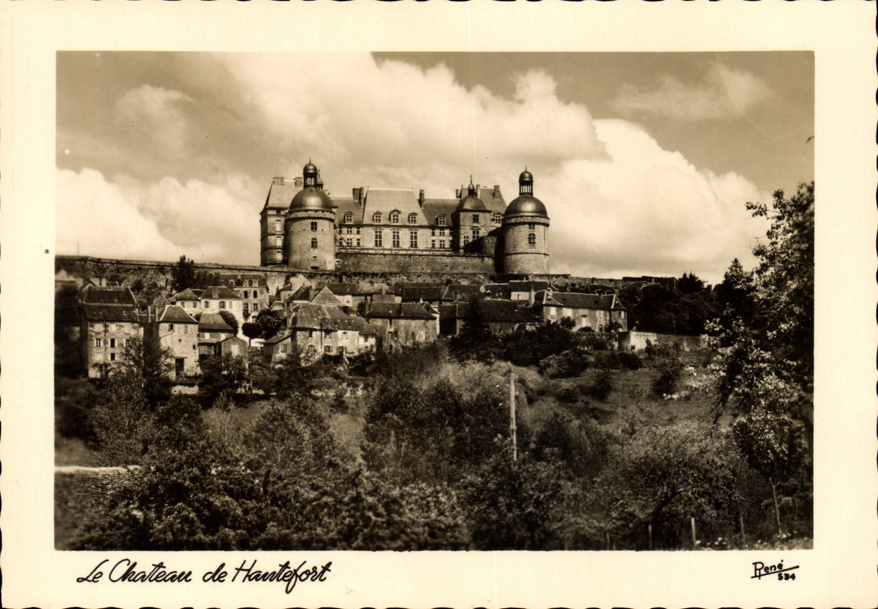 Schloss Hautefort — Panoramablick — Verlag Roné, Nr. 834
