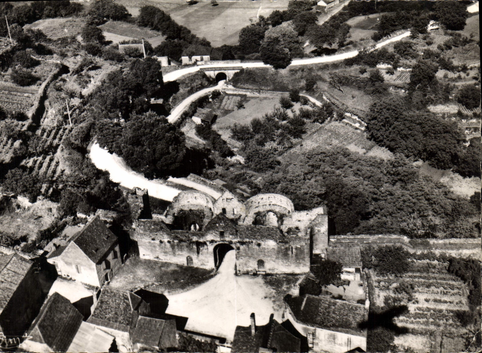 CPSM Domme La Porte Des Tours Vues Aeriennes De La Valee De Dordogne