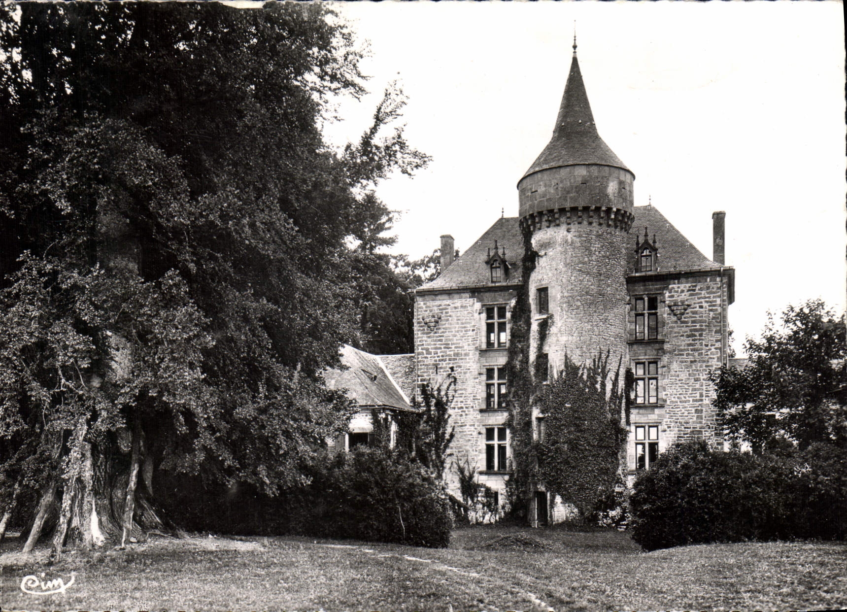 CPSM Saint Genis Chateau De Pelvezy A Gauche