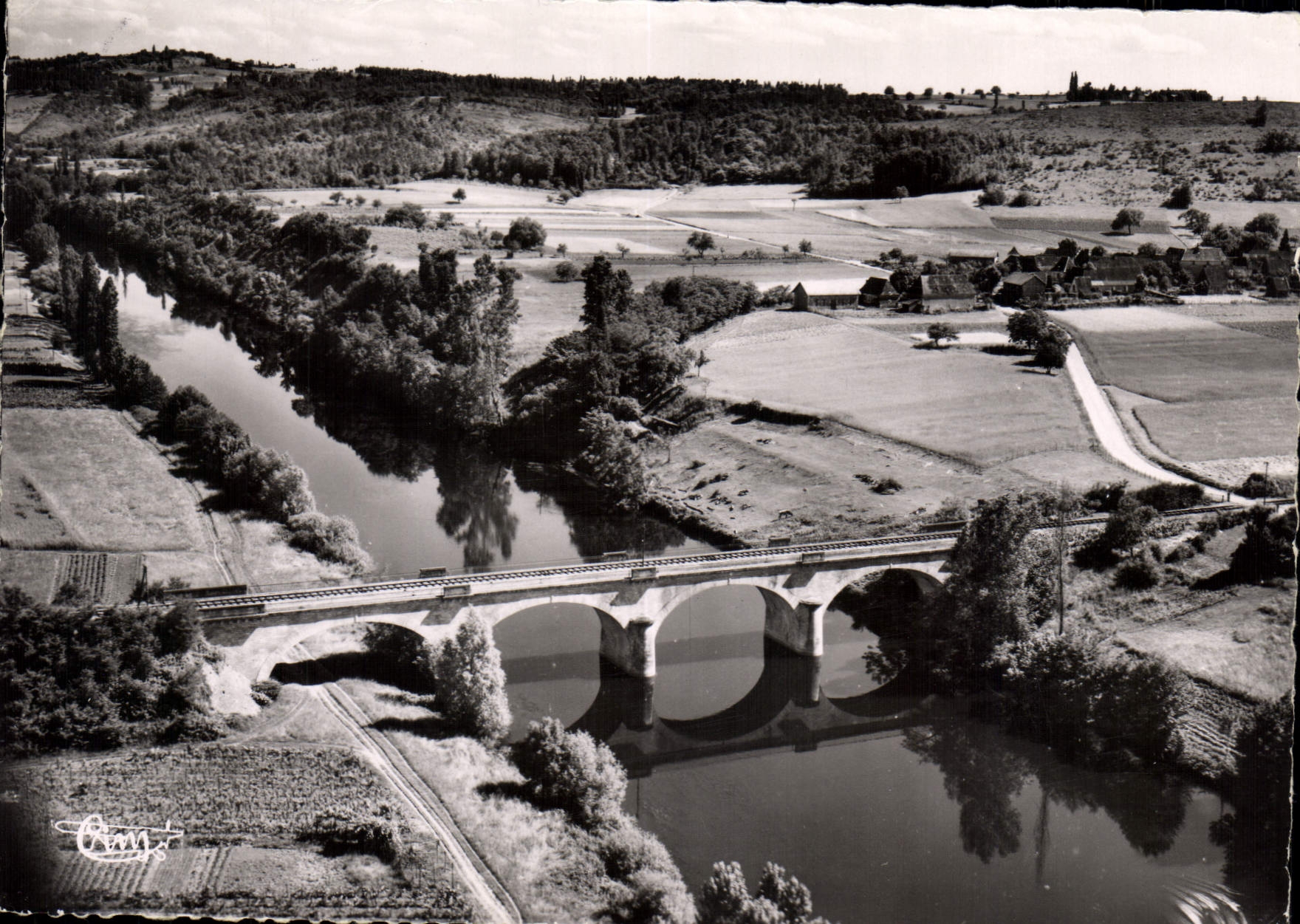 CPSM Le Bugue Le Pont Vues Aeriennes De La Vallee De La Dordogne