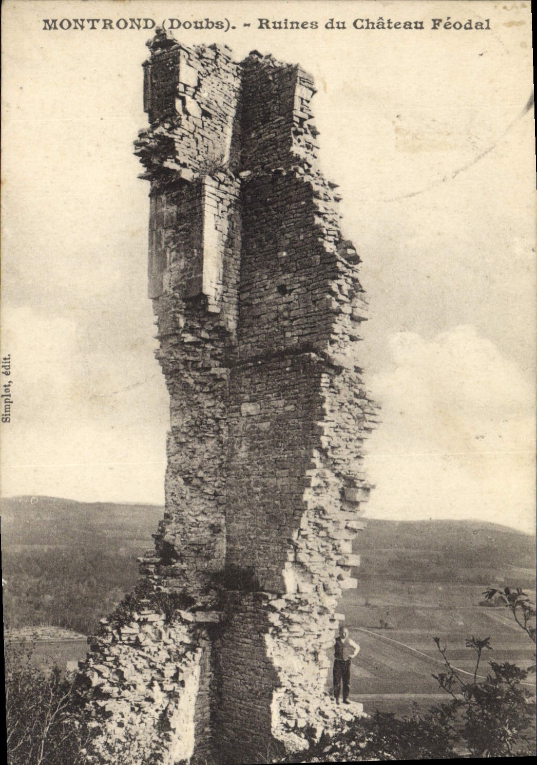 CPA Montrond Ruines Du Chateau Feodal