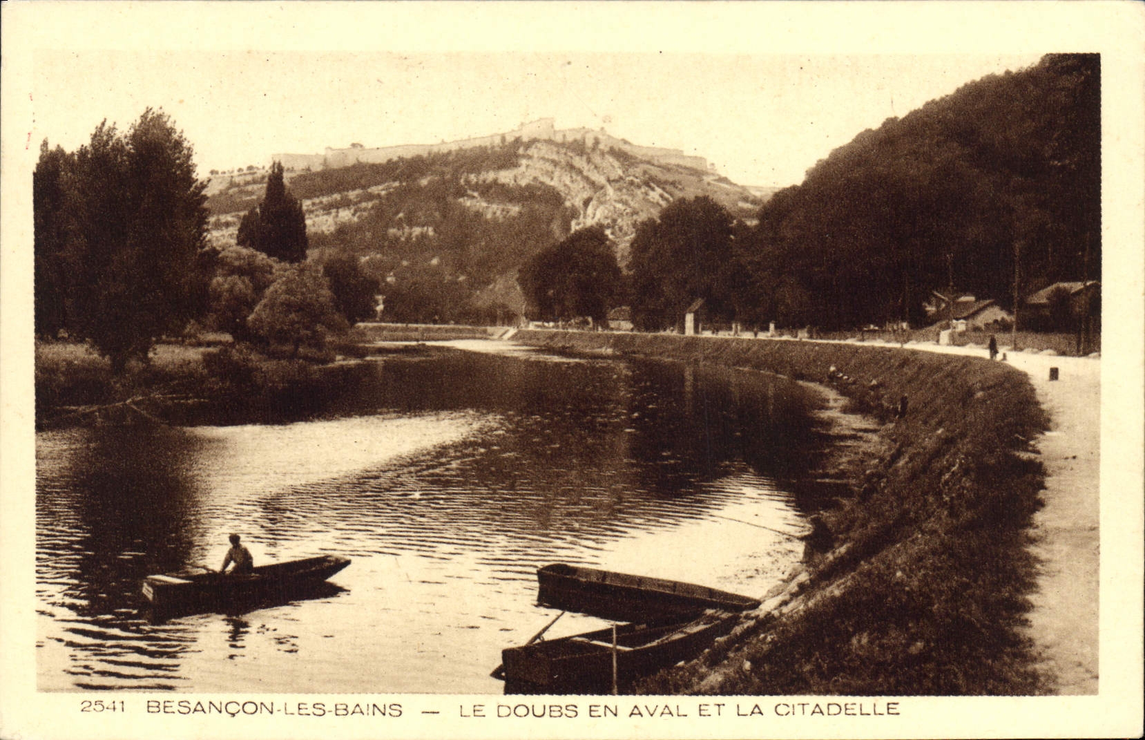 Besançon-les-Bains — Le Doubs en aval et la citadelle
