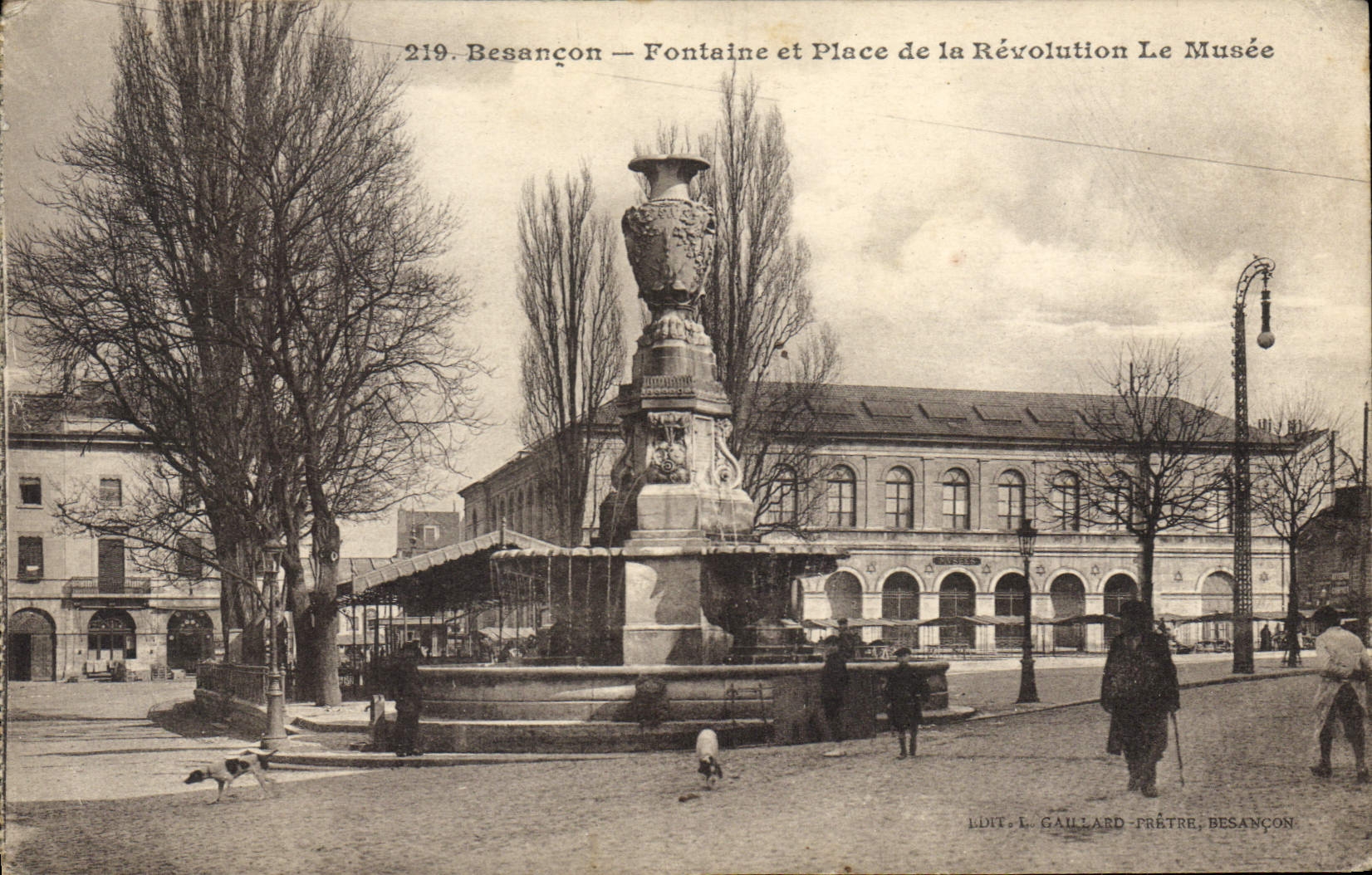 Besançon — Fontaine et Place de la Révolution Le Musée — L. Gaillard-Prêtre, Besançon