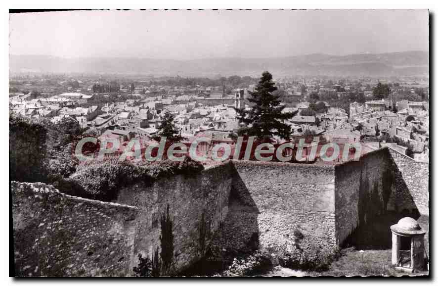Montélimar (Drôme) — Vue générale prise des remparts du Château de Narbonne — Photo moderne Paris Pasquier