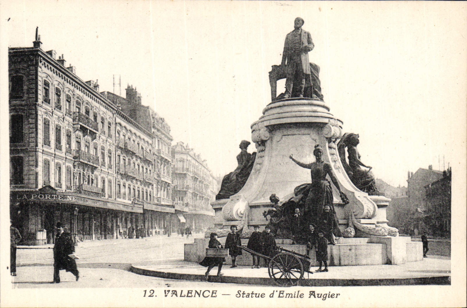 Valence — Statue d'Émile Augier — La Porte Neuve - Anverso