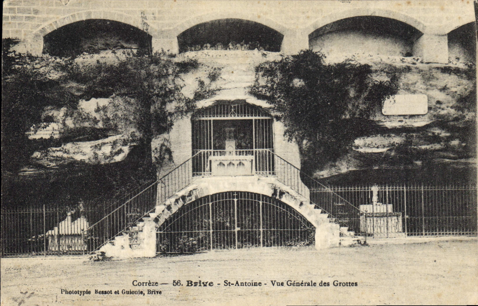 CPA Brive St Antoine Vue Generale Des Grottes