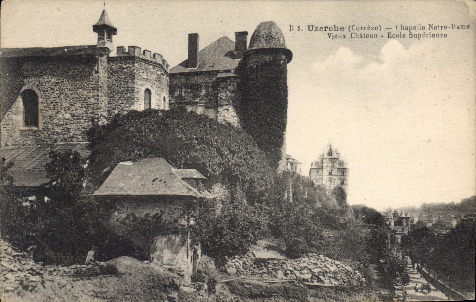CPA Uzerche Chapelle Notre Dame Vieux Chateau Ecole Superieure