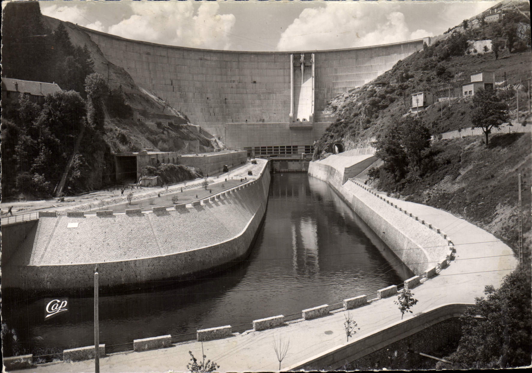 BORT-LES-ORGUES — Le Barrage — H. Marty, Architecte diplômé du Gouvernement