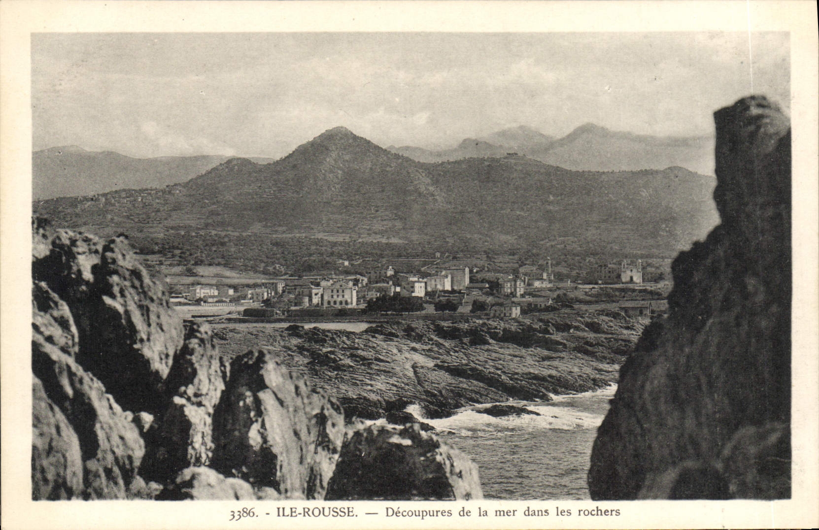 Ile-Rousse — Découpures de la mer dans les rochers — Édition La Cigogne, 3386