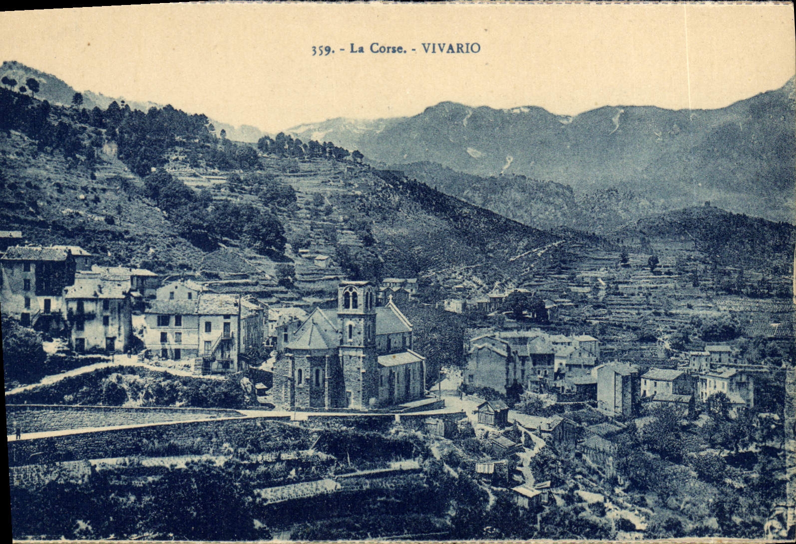 Vivario — Vue panoramique du village avec église — La Corse, n° 359