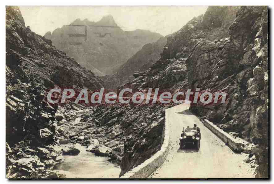 Route de montagne — véhicule en descente — CPAdeCollection