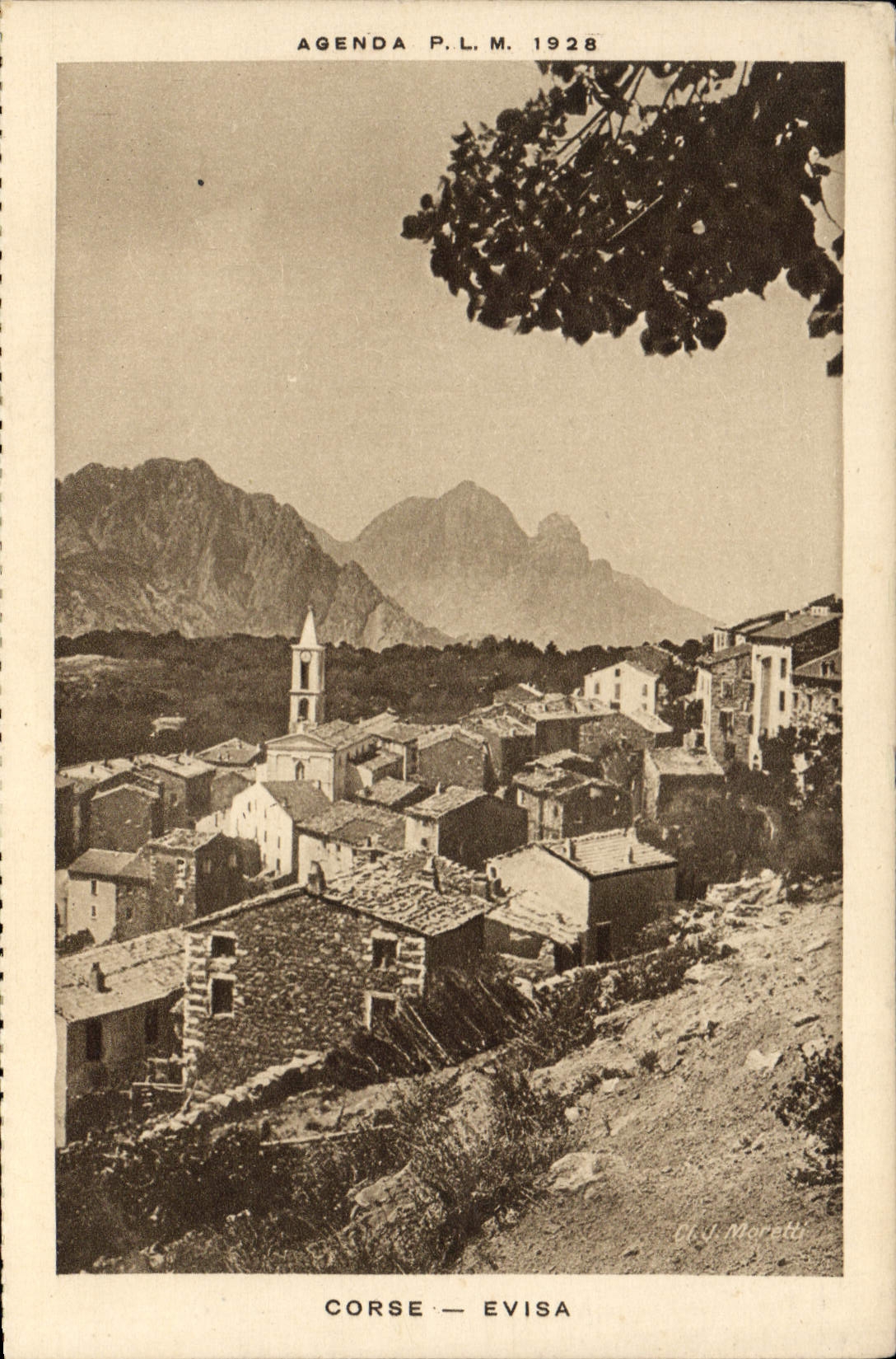 Corse — Evisa — vue du village avec église et montagnes — Agenda P.L.M. 1928