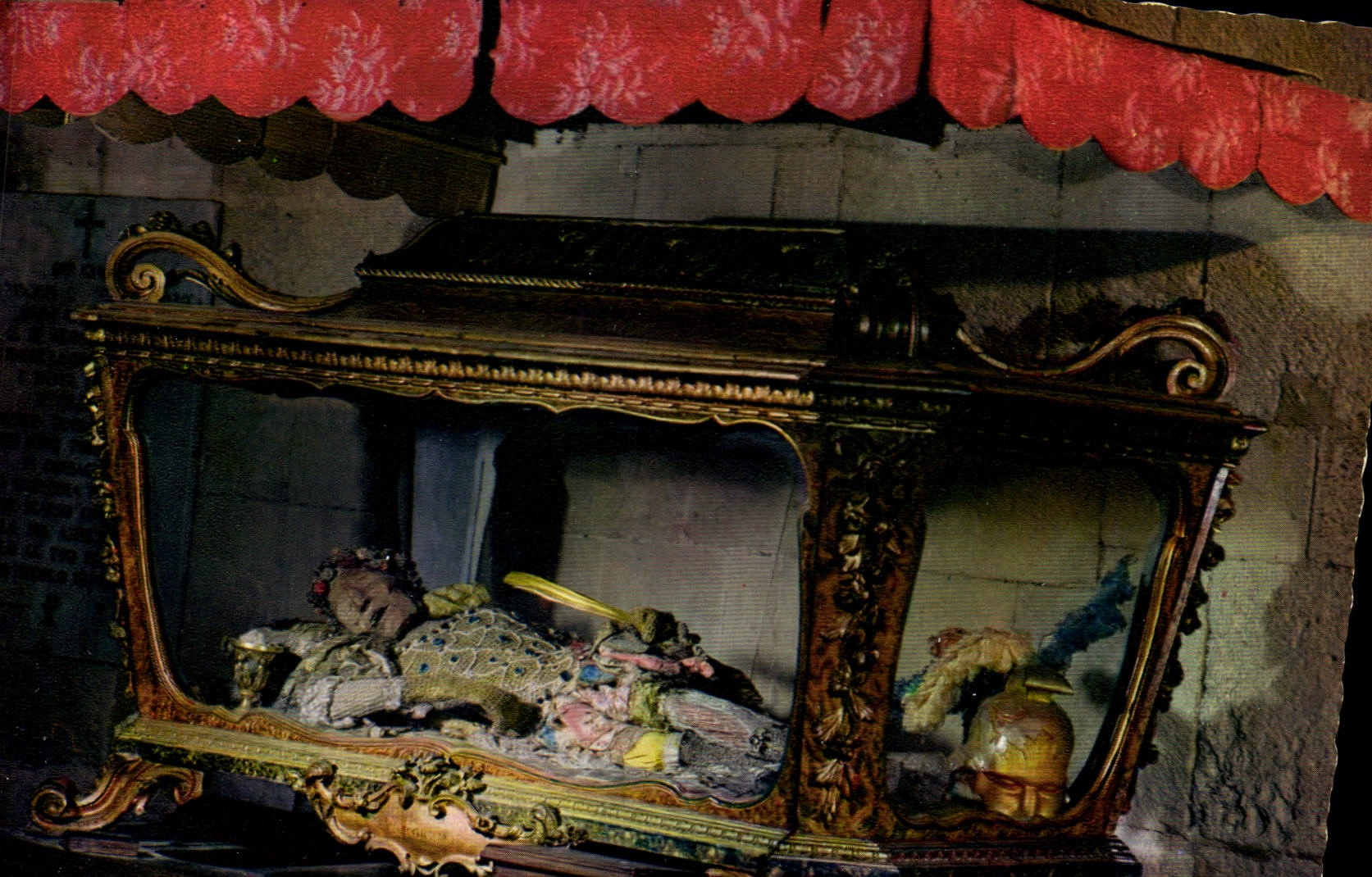 Cathédrale de Nebbio — Châsse vitrée contenant la dépouille de Saint-Florent — Éditions Mexichrome