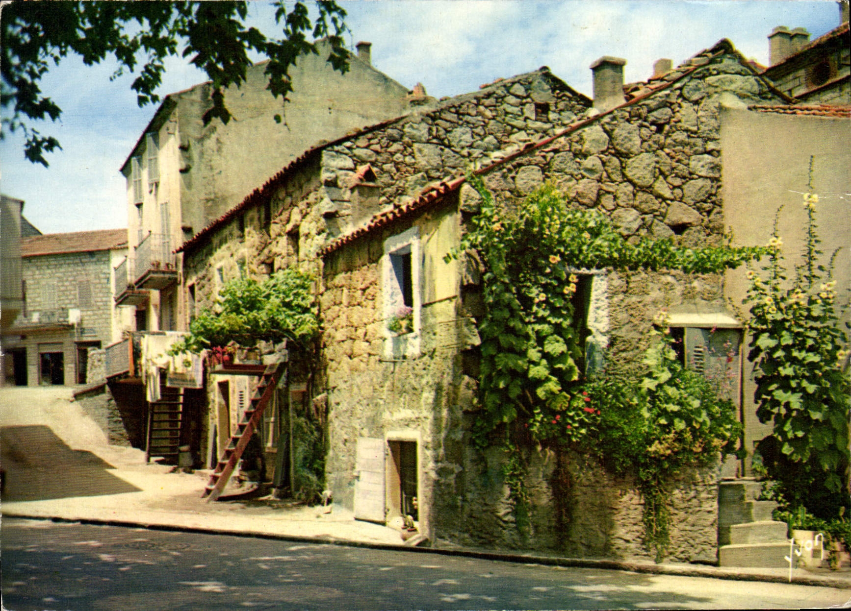 Alte Granithäuser und Vegetation — Couleurs et Lumière de France, Éditions Jean-Juillet