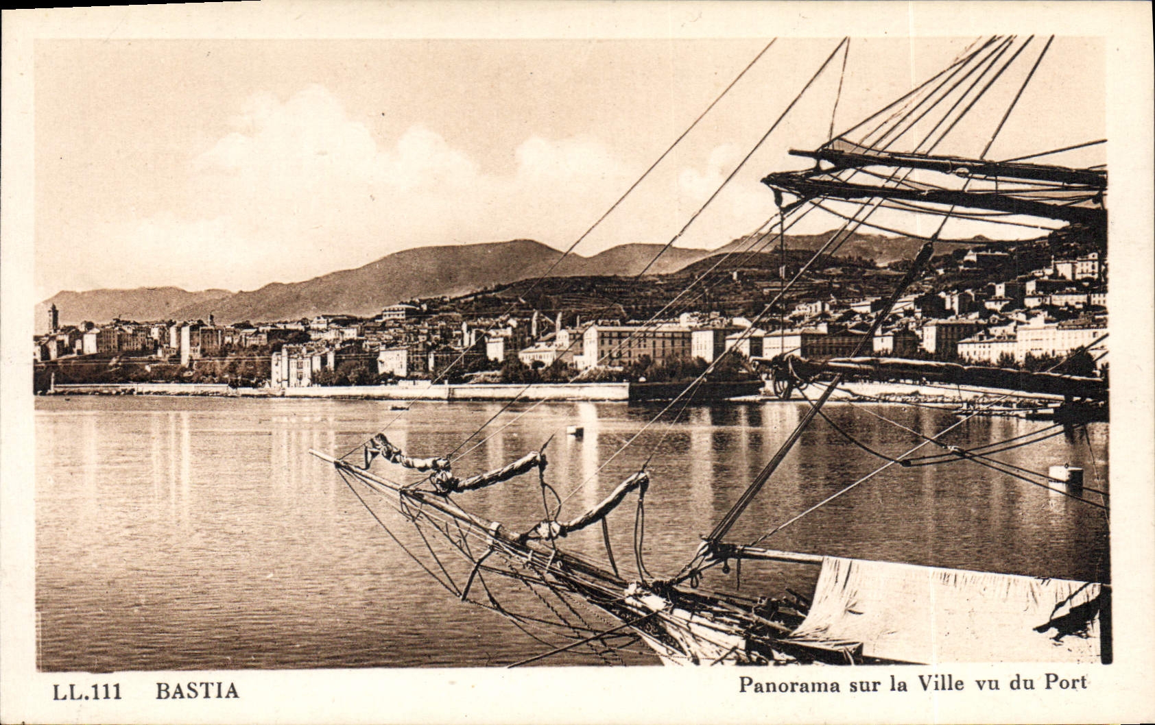 Bastia — Panorama sur la Ville vu du Port — LL.111