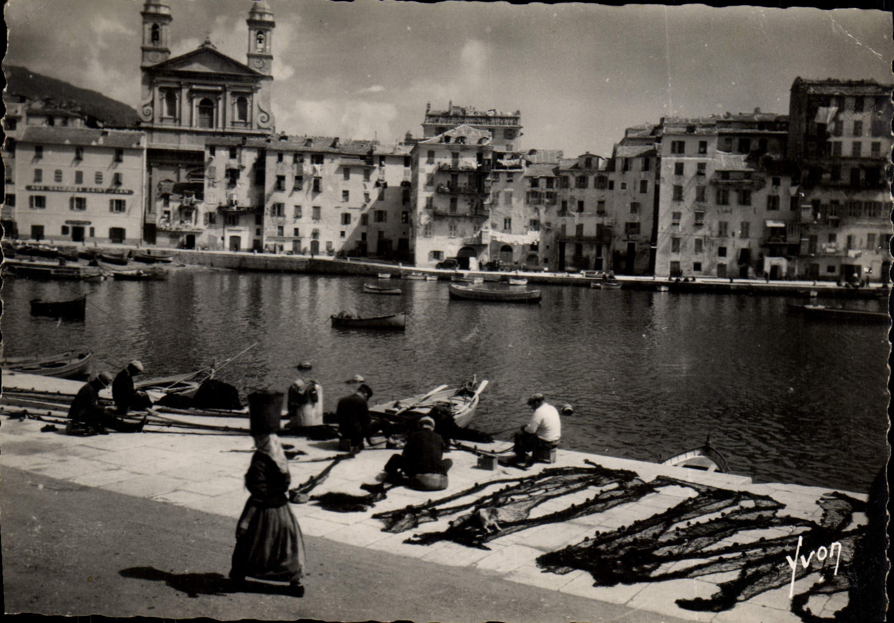 Vieux port de Bastia — église Saint-Jean en arrière-plan — Yvion