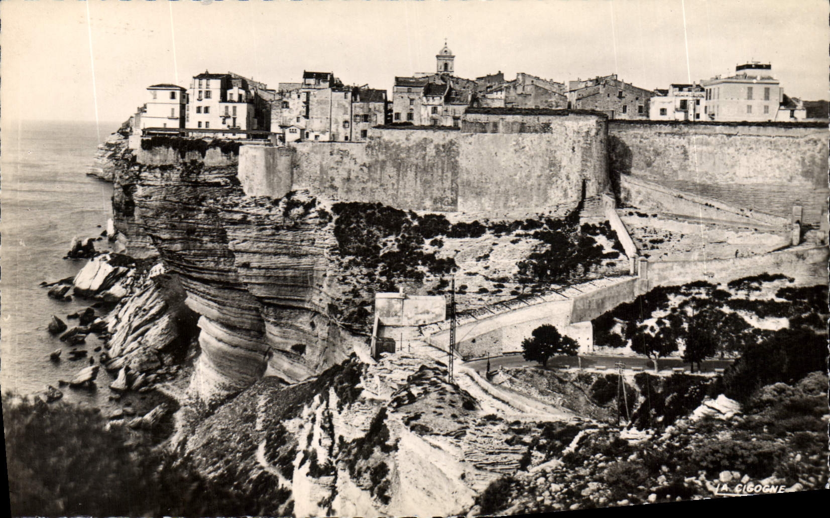 Bonifacio — Vue générale — La Vieille Ville — Édit. 'La Cigogne', Ajaccio