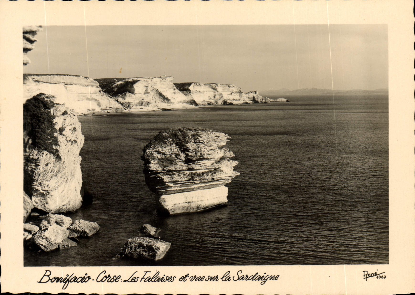 Bonifacio - Corse. Les Falaises et vue sur la Sardaigne — Éditions RENE' 1062