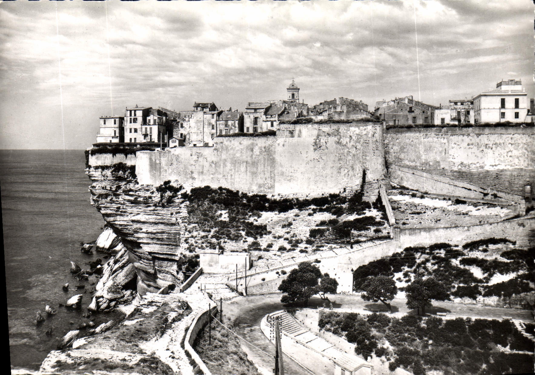 Bonifacio — vue panoramique — M.-C. MIRAFRICA, n° 960