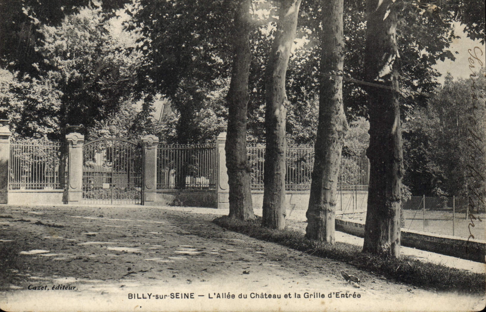 BILLY-sur-SEINE — L'Allée du Château et la Grille d'Entrée — Cazet, éditeur