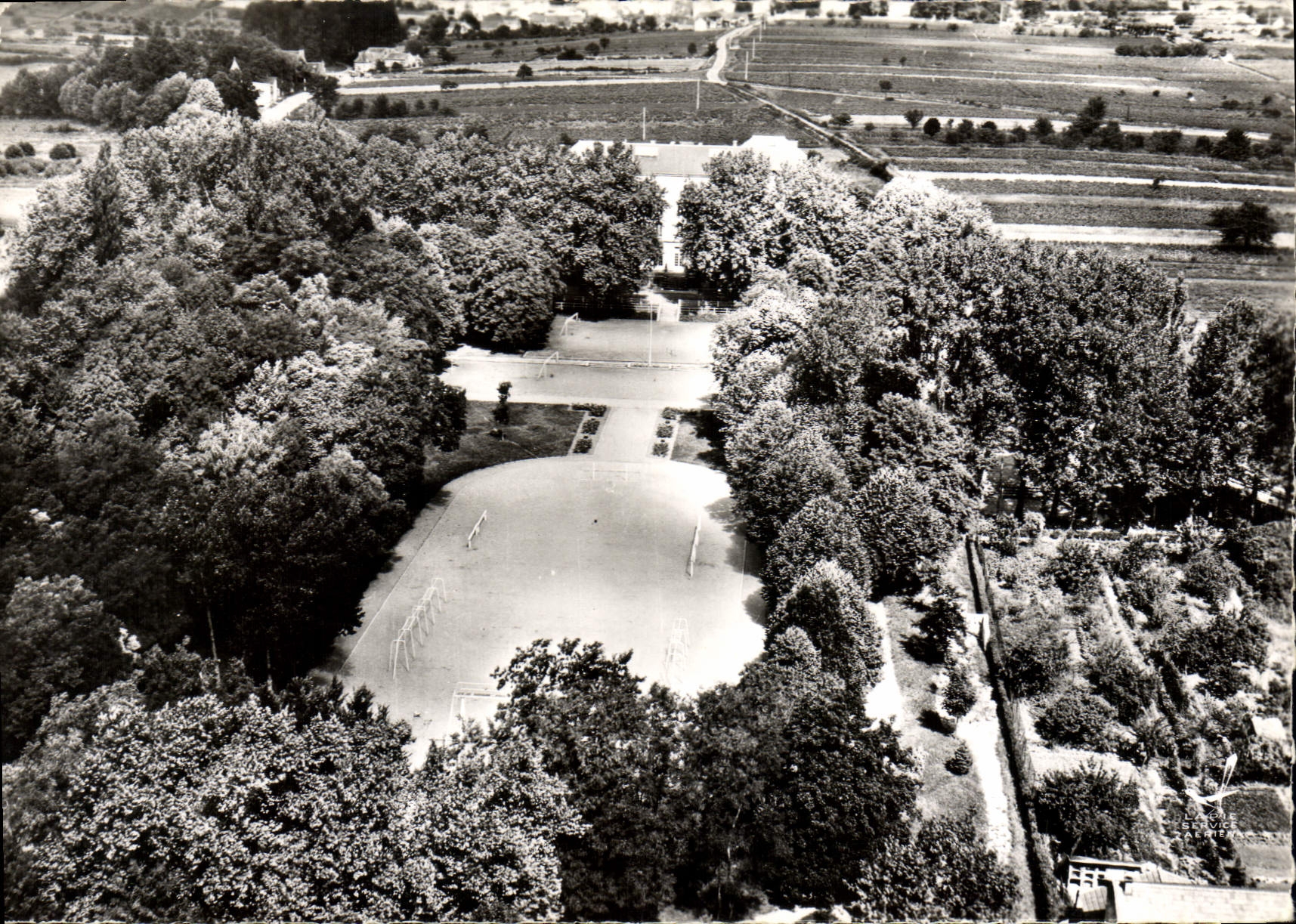 Santeny-les-Bains — Schulstadium — Edition Lapie