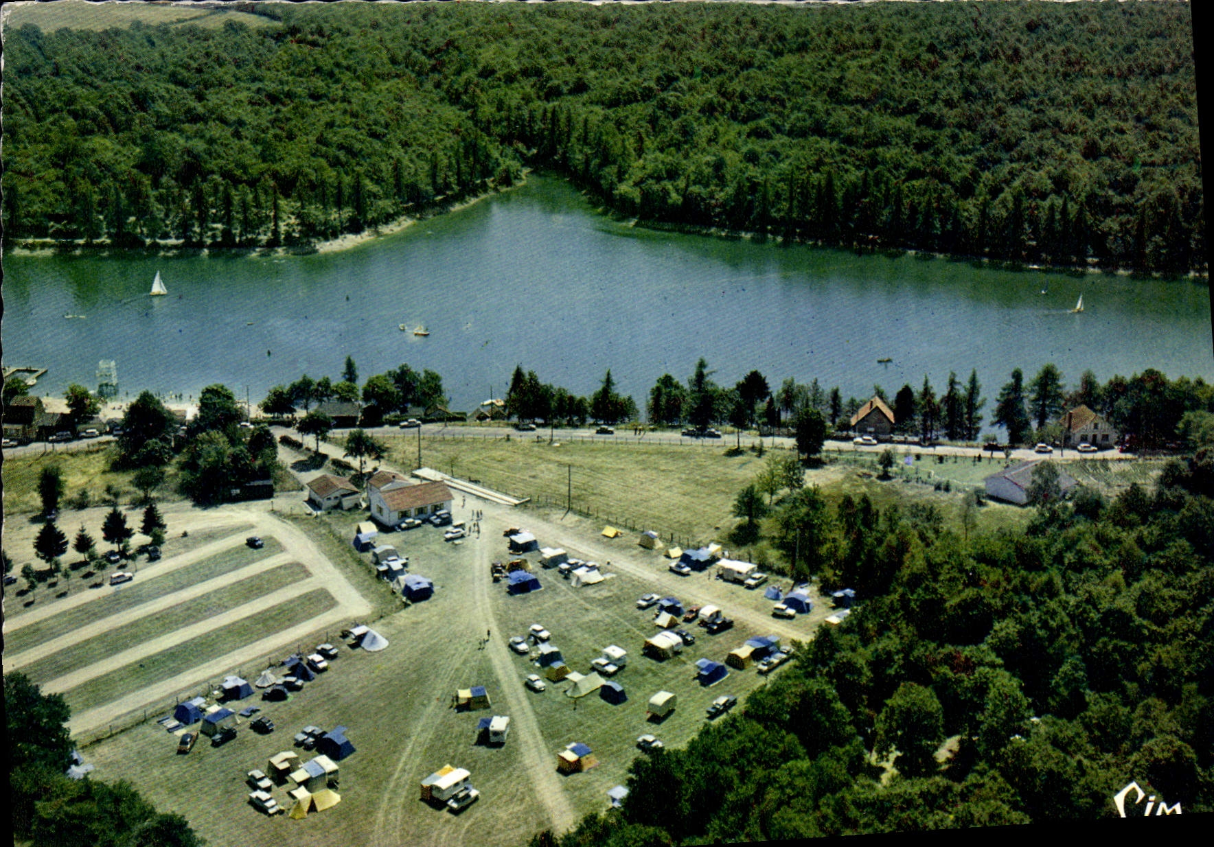 Lac de Pont (21, C.-d'Or) — Vue aérienne du terrain de camping — CIM