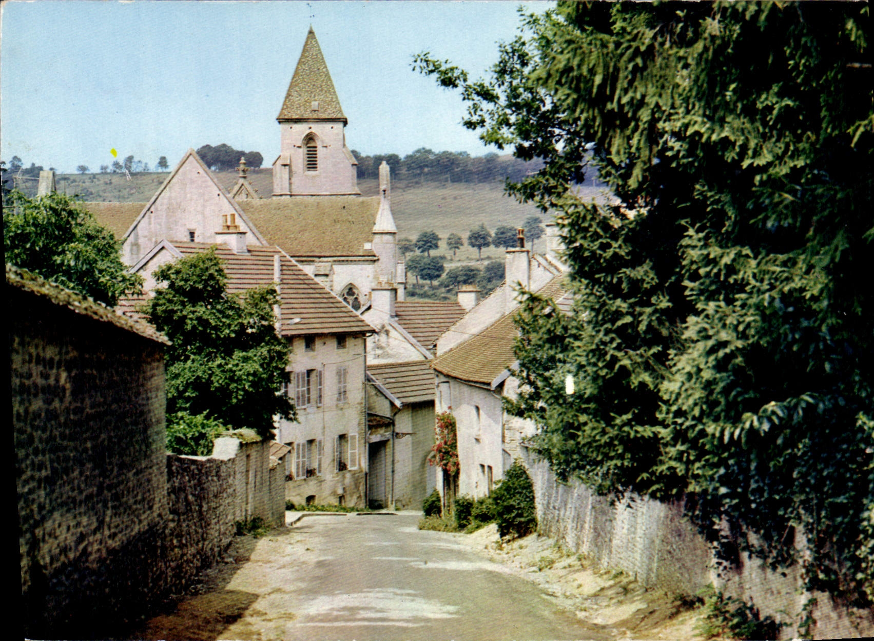 Sainte-Abbaye (Côte-d'Or) — Kirche und Straße — Verlag Combier