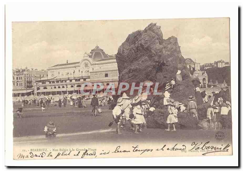 Biarritz CPA Nos bebes a la garnde plage