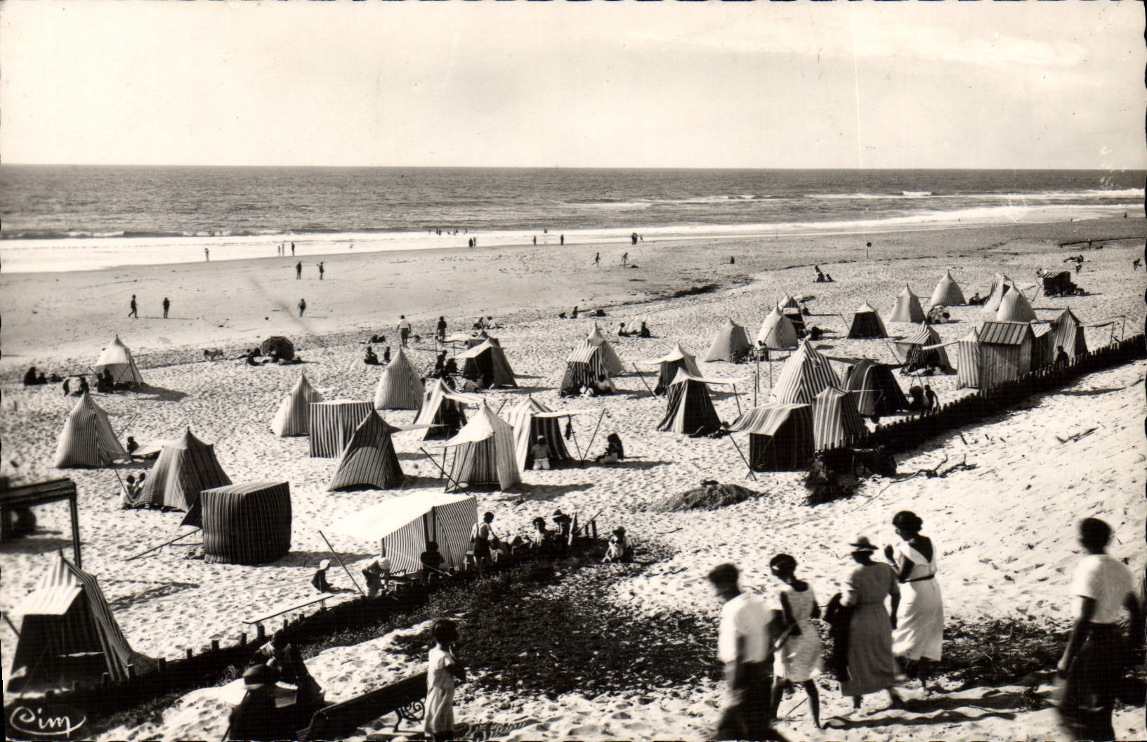CPA Biscarosse Place Landes Vue d'ensemble la Plage 
