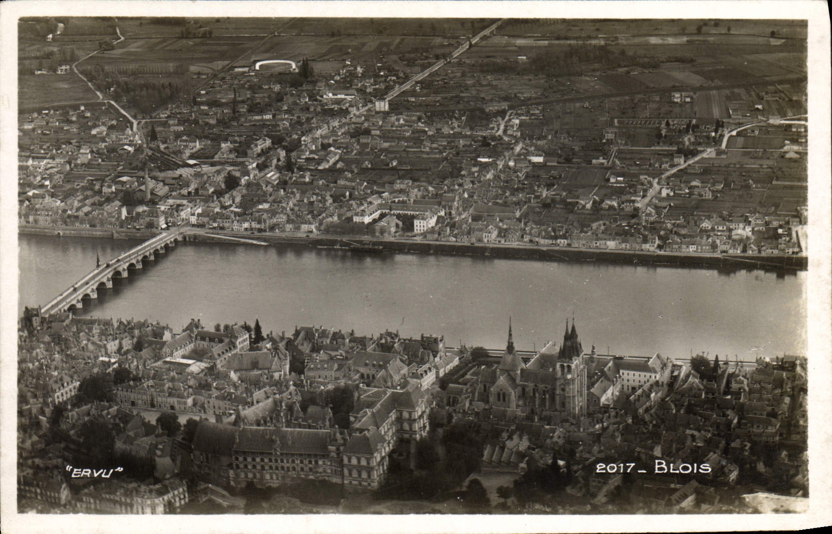 Vista aérea de Blois — sobre la Loira — Ed. Vues Aériennes de France