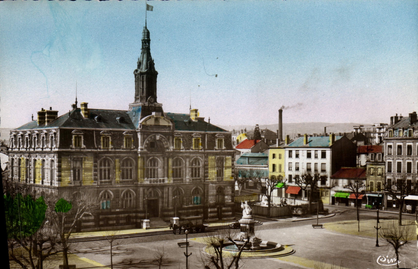 Roanne (Loire) — Place de l'Hôtel de Ville et l'Hôtel de Ville — Photo C. Magon (s.n.)
