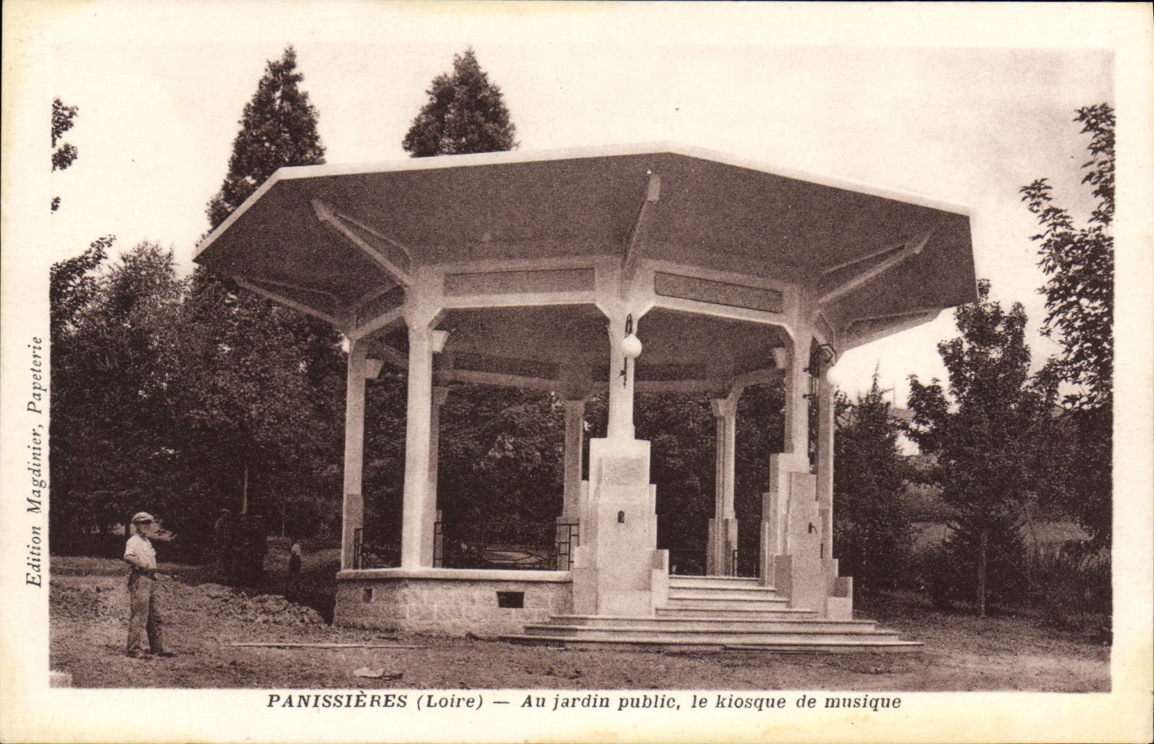 PANISSIÈRES (Loire) — In the public garden, the music kiosk — Edition Magdinier Papeterie