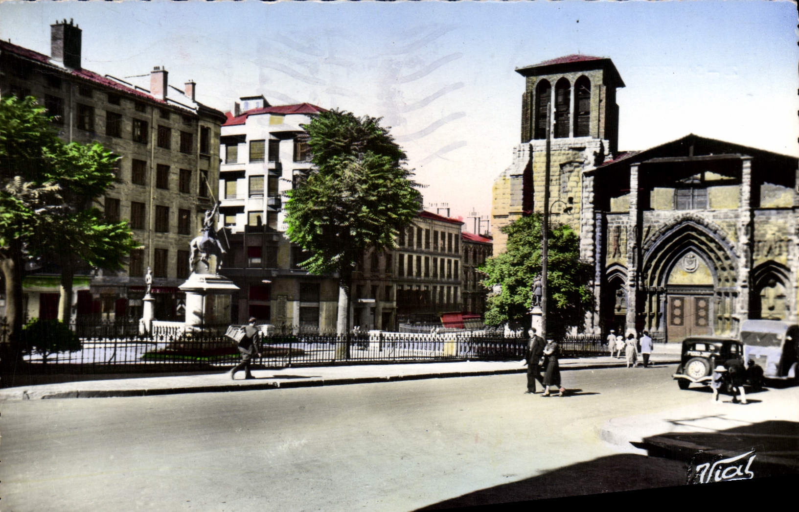 Square Jeanne d'Arc — Église Saint-Étienne du XVᵉ siècle — Vial, n°28