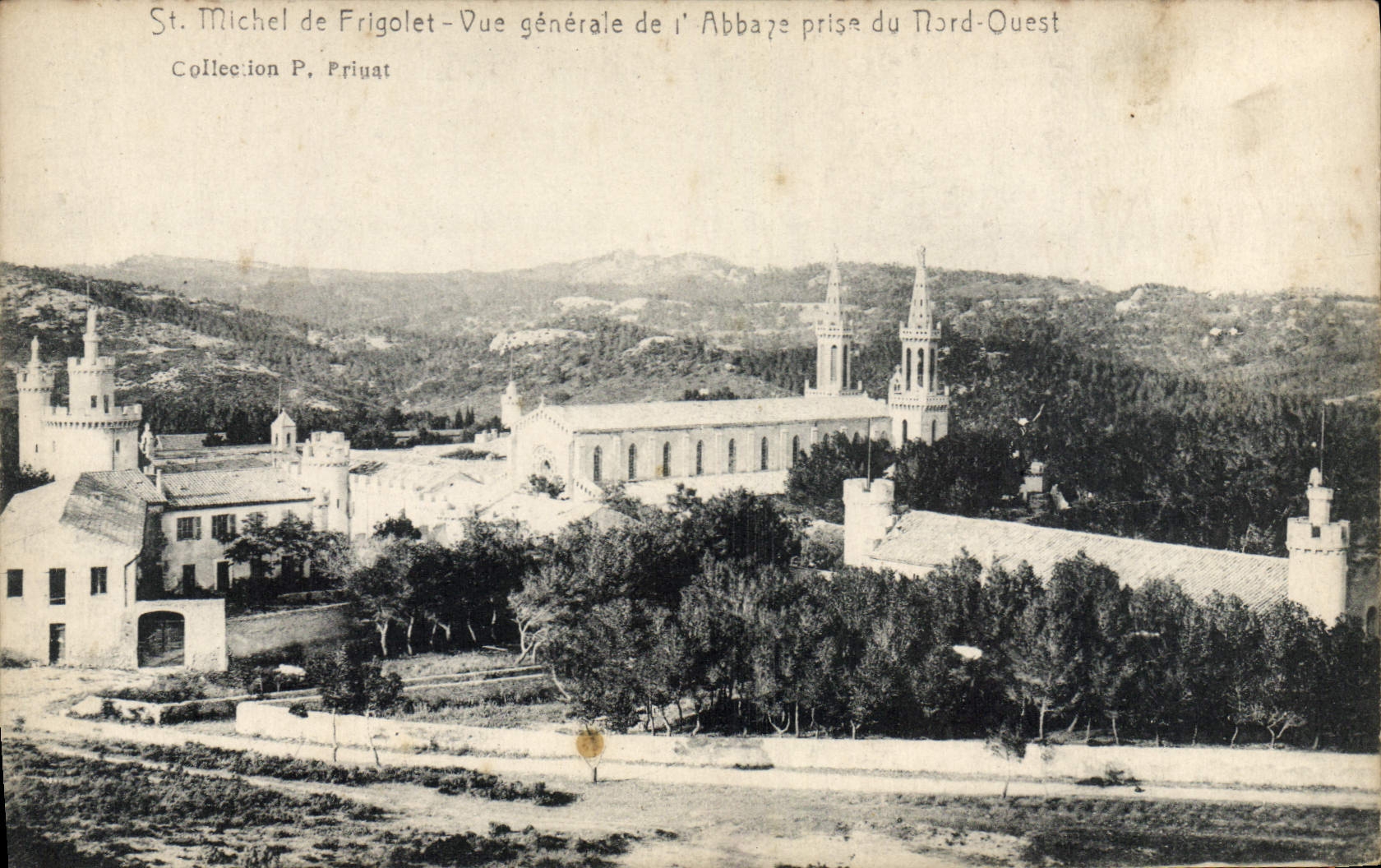 St Michel de Frigolet — Vue générale de l'Abbaye prise du Nord-Ouest — Collection P. Priuat