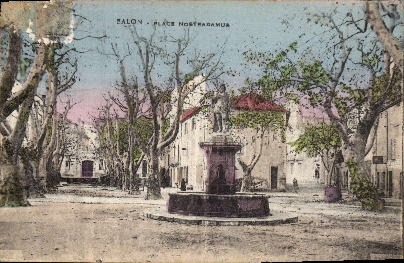 Salon - Place Nostradamus — statue sur fontaine — éditeur inconnu, n° de série non visible