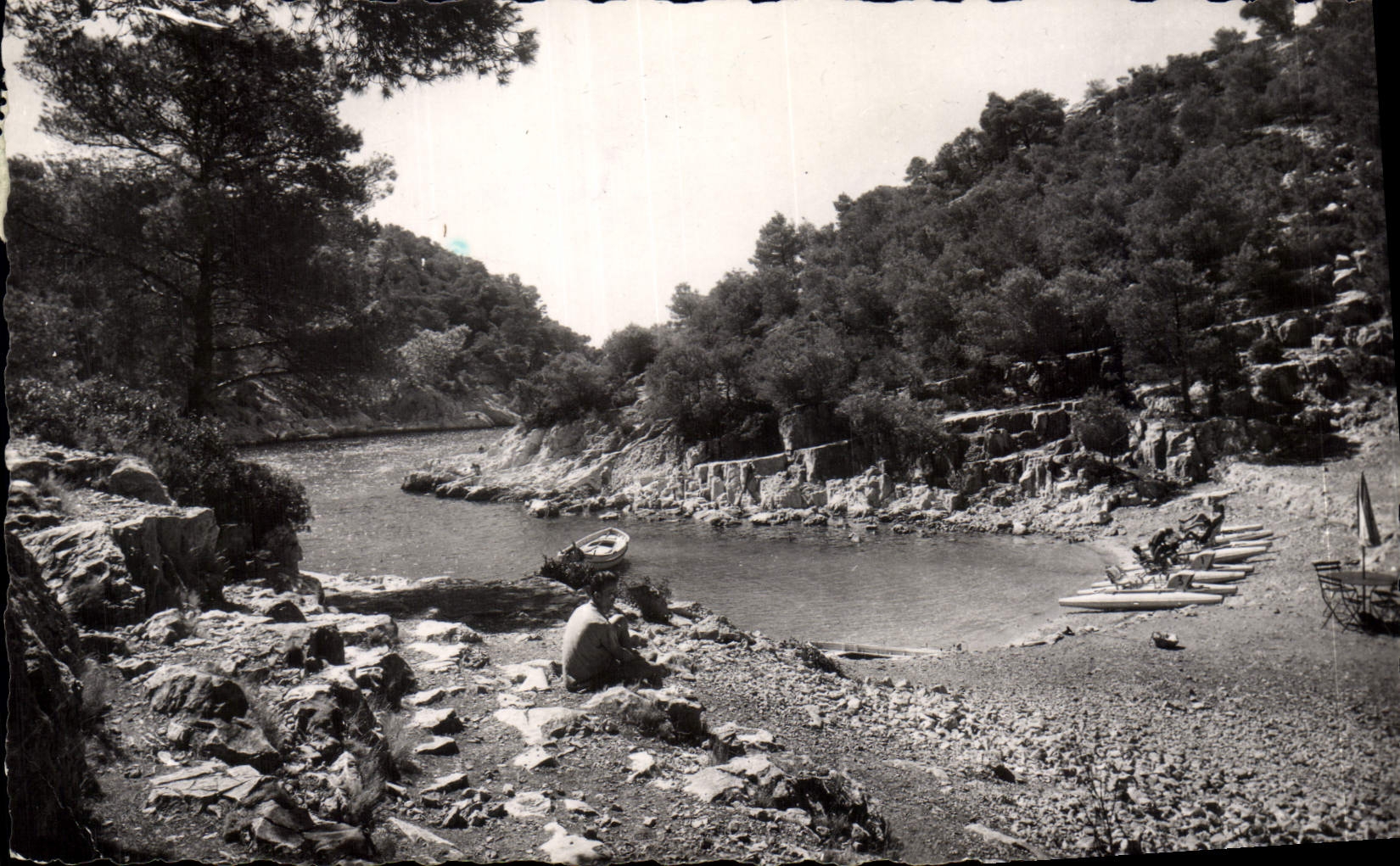 Cassis — Plage et embarcadère — Éditions du Rhône