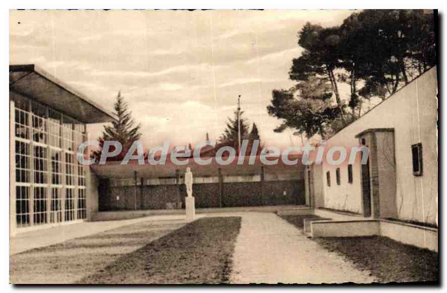Cour d'Honneur vers le Gymnase — Aix-en-Provence — C.R.E.P.S.