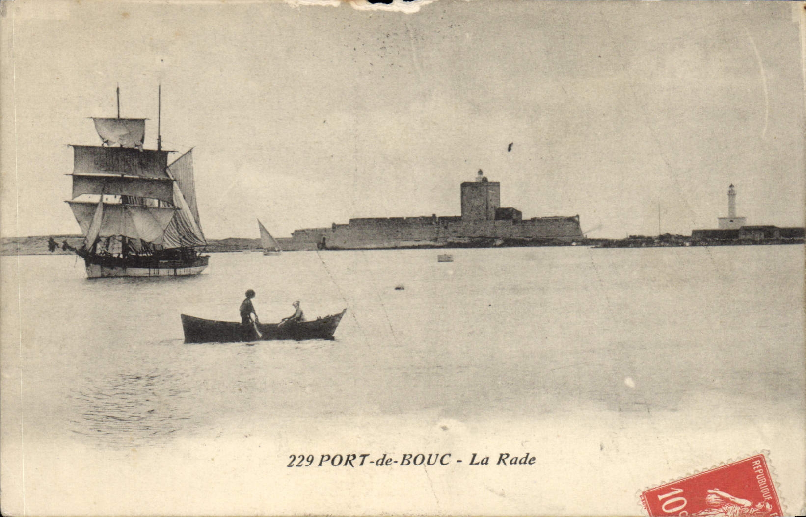 PORT-de-BOUC - La Rade — vue du port avec un voilier et un bateau à rames — éditeur inconnu, n° 229 - Anverso