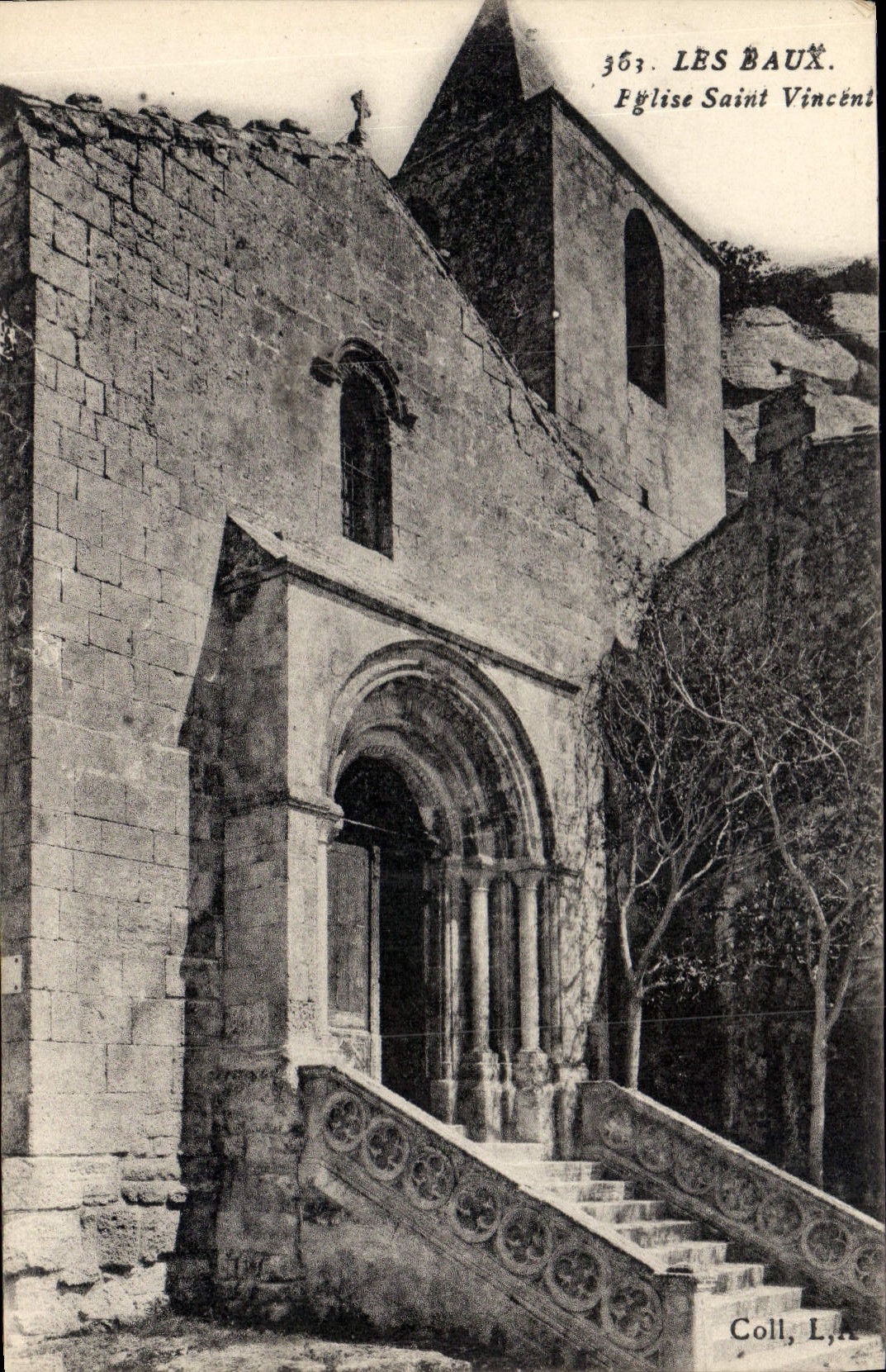 Les Baux — Iglesia de San Vicente — Coll, Lyon