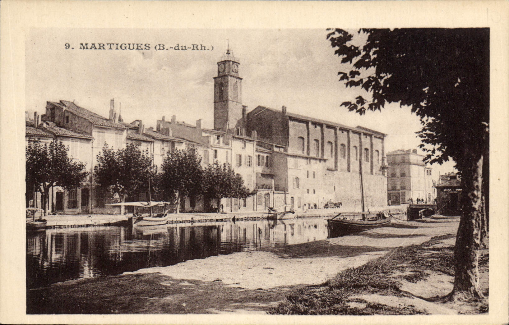Martigues (B.-du-Rh.) — vue du canal avec église et bateaux — éditeur inconnu, n° 9
