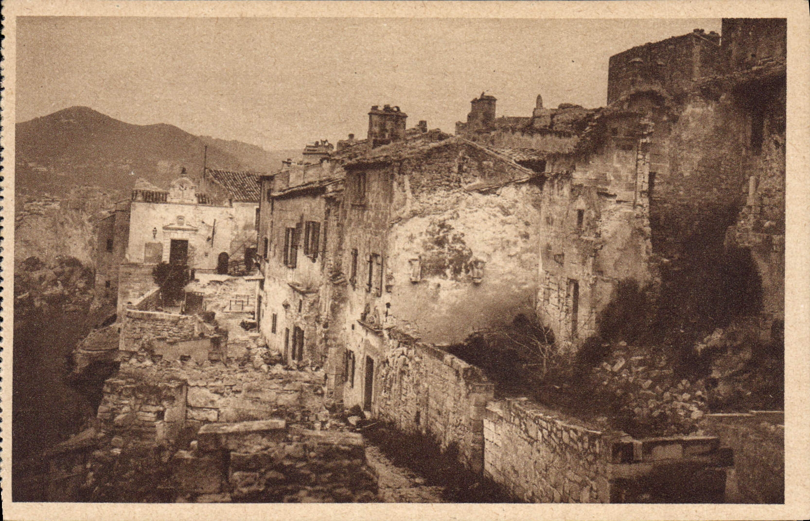 Les Baux — Rue de l'Église et Hôtel de Ville — G.-L. Arlaud, Lyon