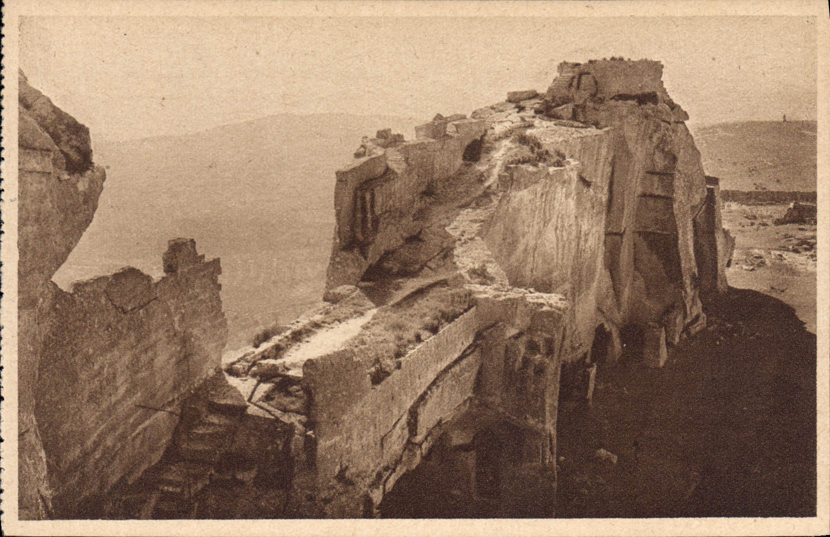Les Baux — Camino de Ronda — G.L. Arlaud, edición de Lyon - Anverso