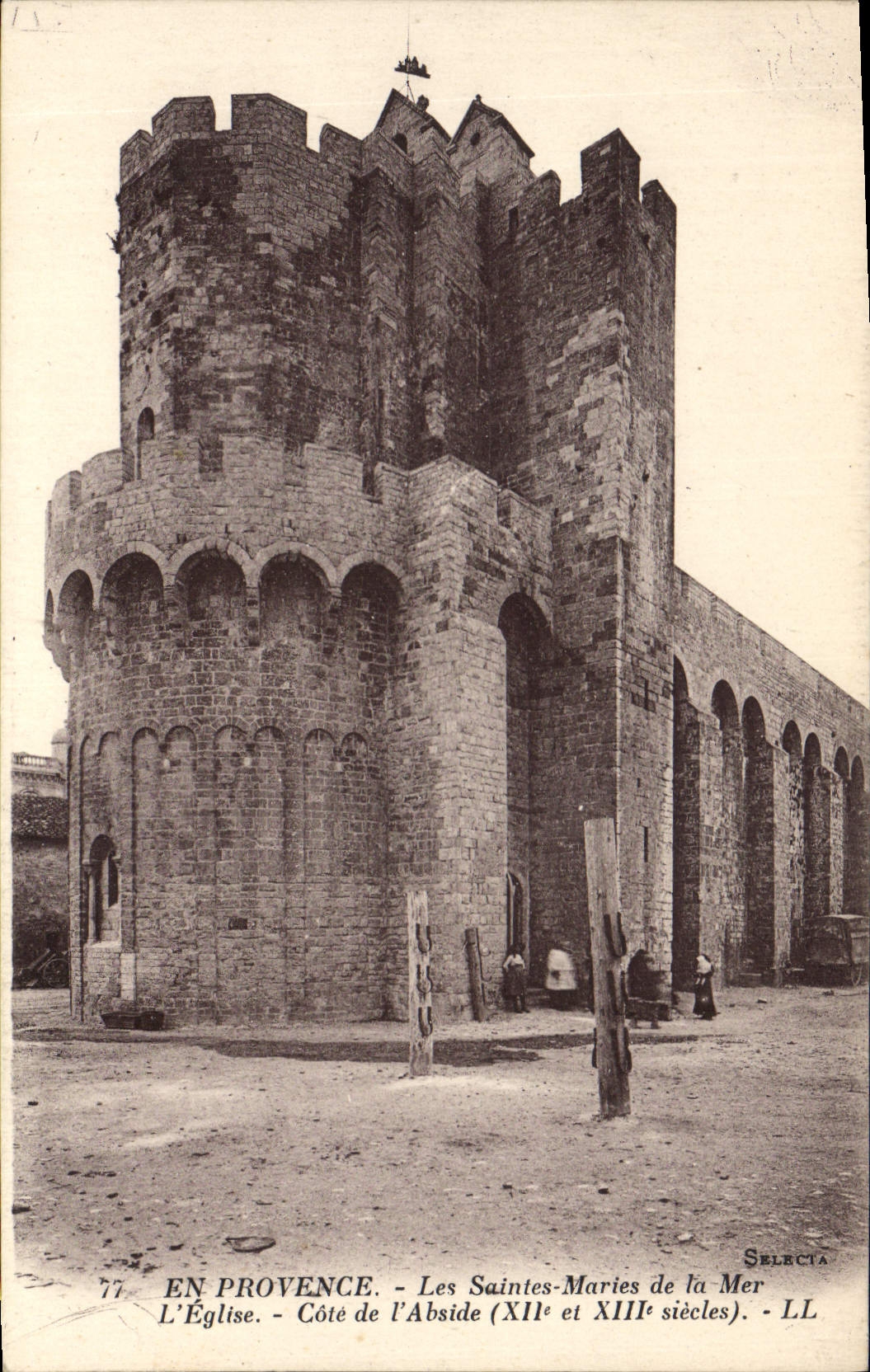 Les Saintes-Maries-de-la-Mer — Église, côté de l'abside — Sélectia