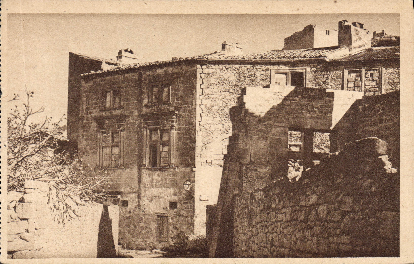Les Baux - Maison Claude de Manoille — G.-L. Arlaud, edit. Lyon, n°64