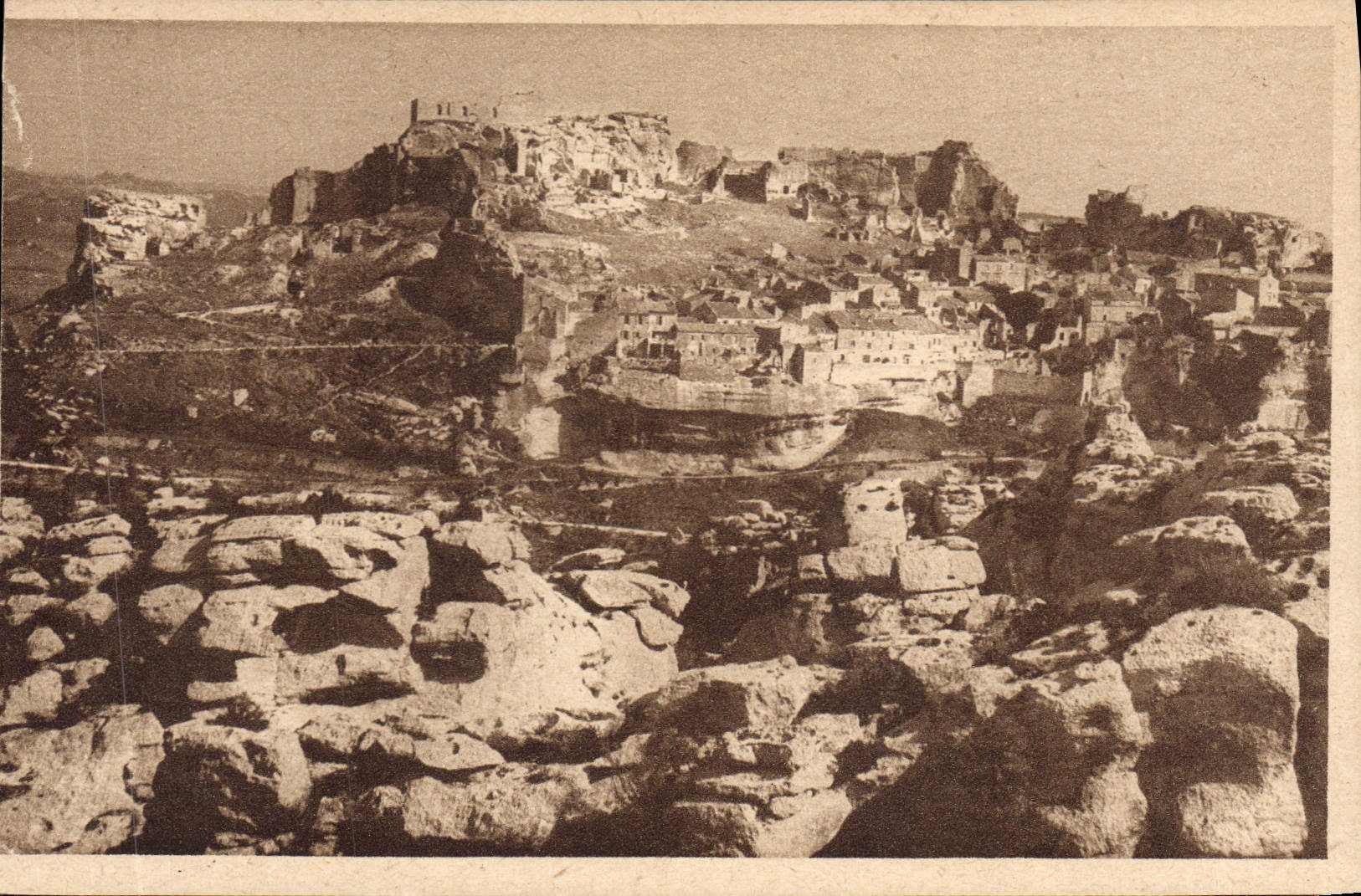 Les Baux — Vue générale — G.-L. Arlaud, édit., Lyon