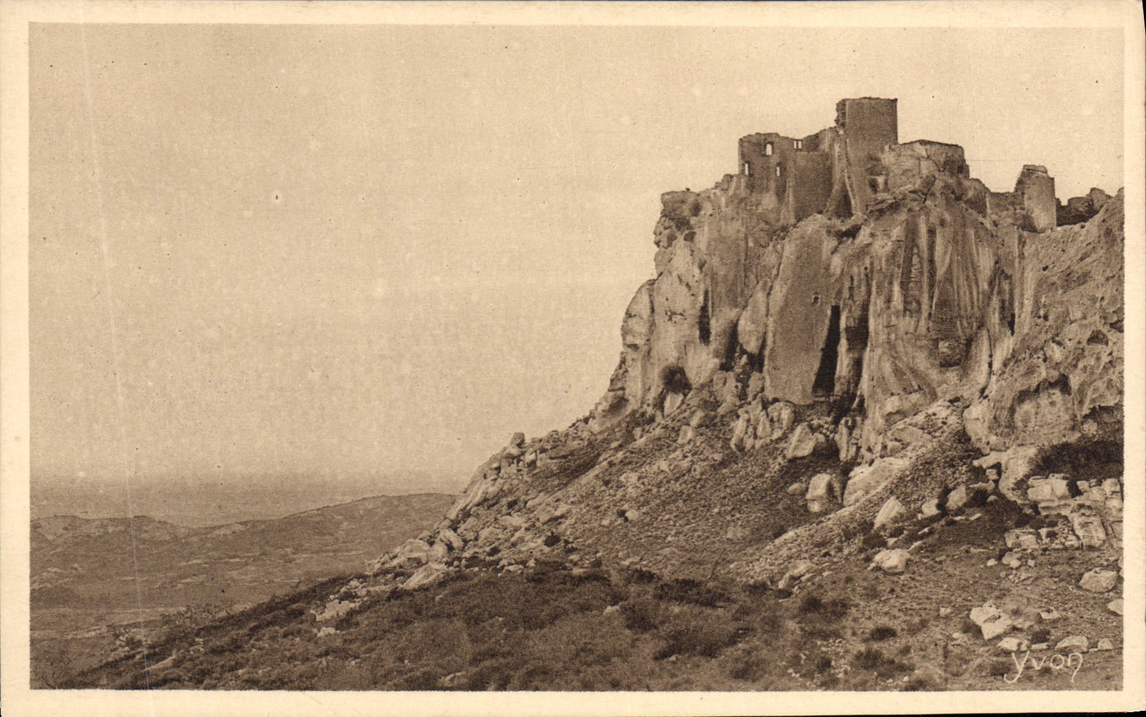 Les Baux - Ruinas de un castillo fortificado sobre acantilado — Edición d'Art YVON, No 85