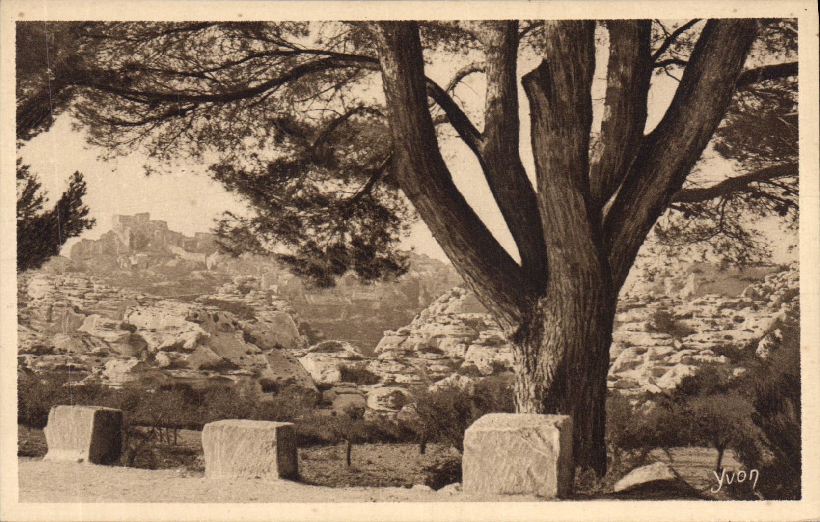 Les Baux (Bouches-du-Rhône) — Paisajes y Piedras de Provenza — Edición de Arte YVON, Neully-Paris, n°86