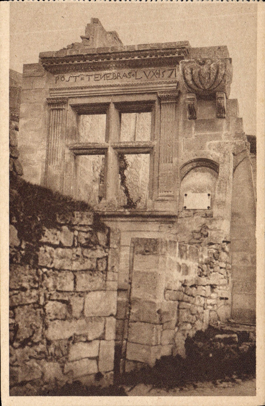 Les Baux — Restes d'un temple protestant — G.-L. Arlard, édit. Lyon